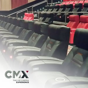 Des chaises D-BOX haptiques dans une salle de CMX Cinémas