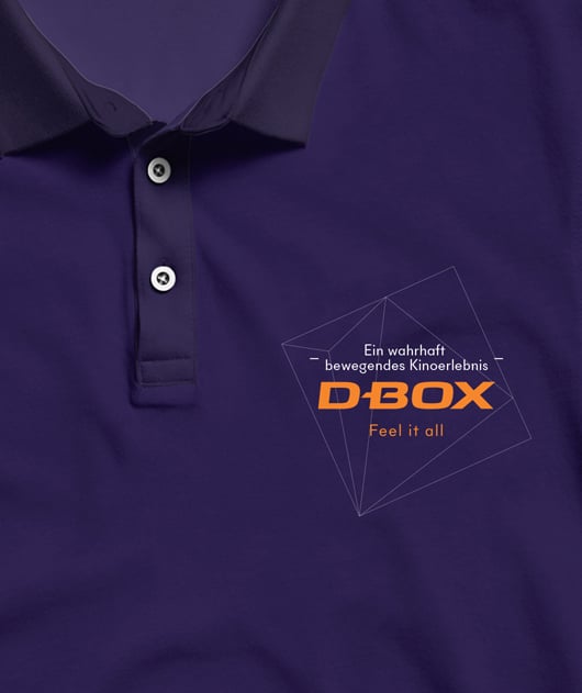 Abgebildet ist ein D-BOX-Werbemitarbeiter-Shirt