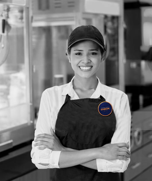 MUJER CON D-BOX IDENTIFICACIONES DE EMPLEADOS