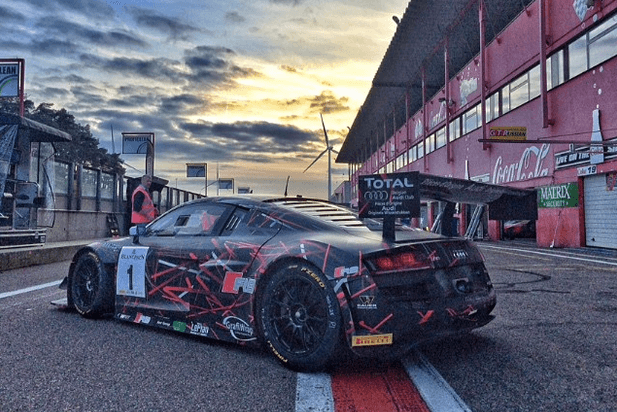 Lorens Vanthoor avec sa voiture Audi Sport